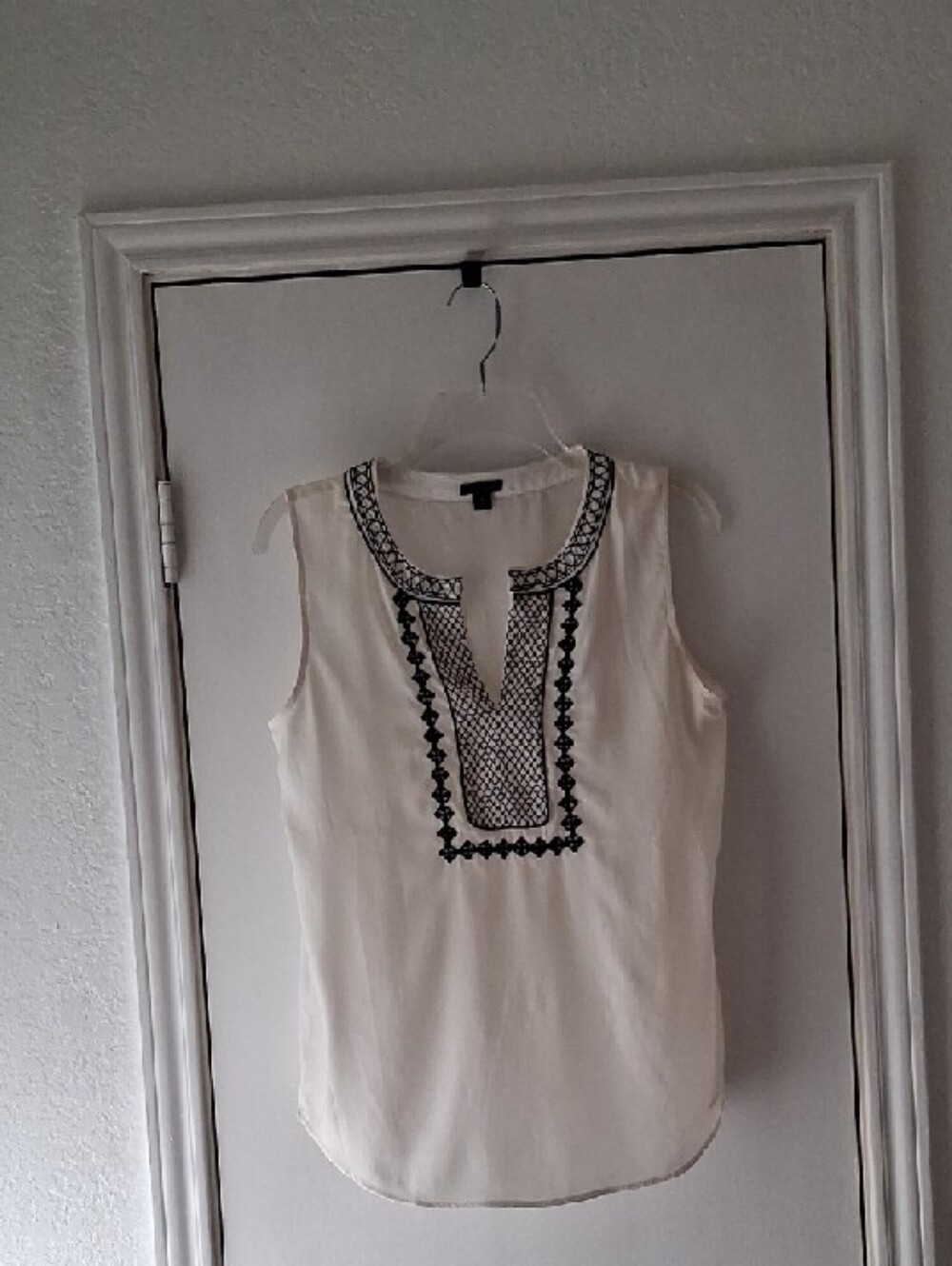 Ann Taylor White Top with Black Geometric Embroidery - Picture 4 of 4